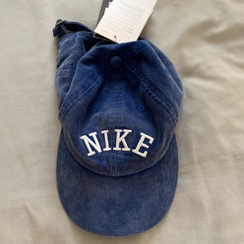 Nike kids hat